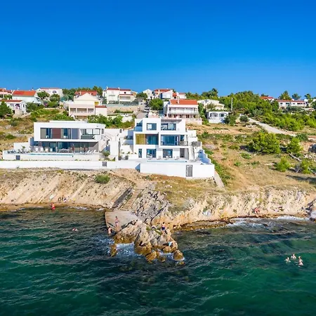 Beautiful Bonella Vila
