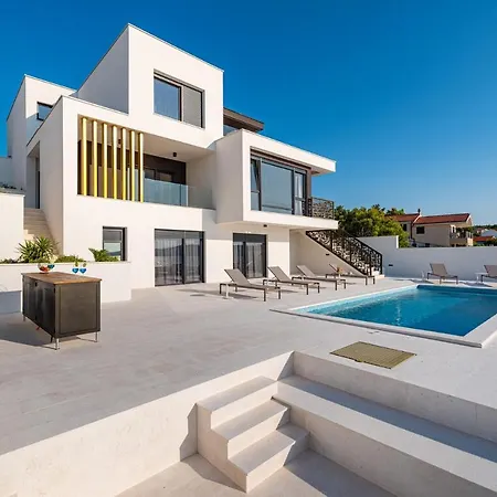 Beautiful Bonella Vila